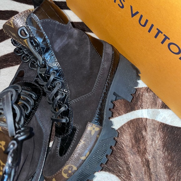 Laureate Platform Desert Boots - Picture 1 of 5